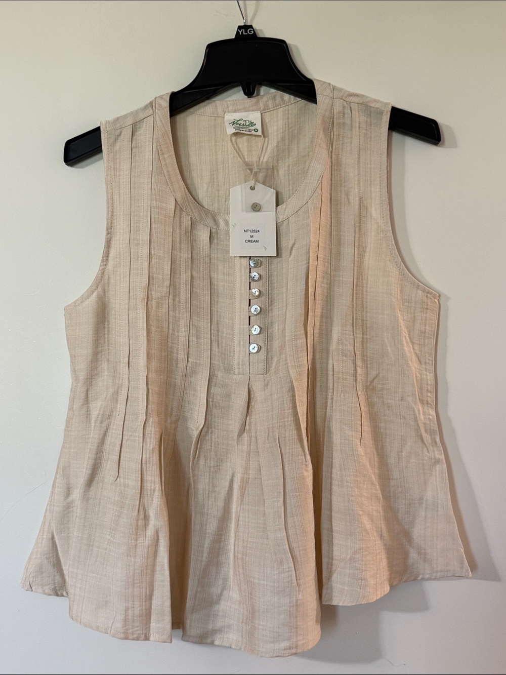 Very J Cream Sleeveless Pintuck Button-Front Tank Top